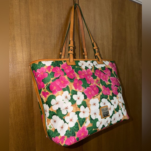 Dooney & Bourke Leisure Shopper Floral Tote – Fuchsia Hibiscus Floral Tote - Picture 13 of 16